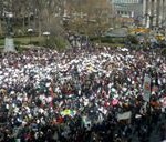 Newest Chinese stress reliever: Pillow Fight