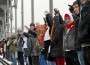 Anti-Putin Protesters Form Human Barricade in Moscow