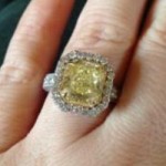 Kelly Clarkson Shows Her Engagement Ring To The World