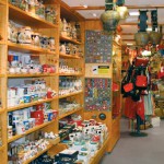 Top 3 Best Places To Buy Souvenirs From