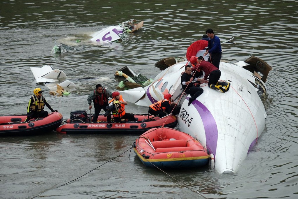 Rescue work at plane crash site of Taiwanese TransAisa ATR-72 Plane